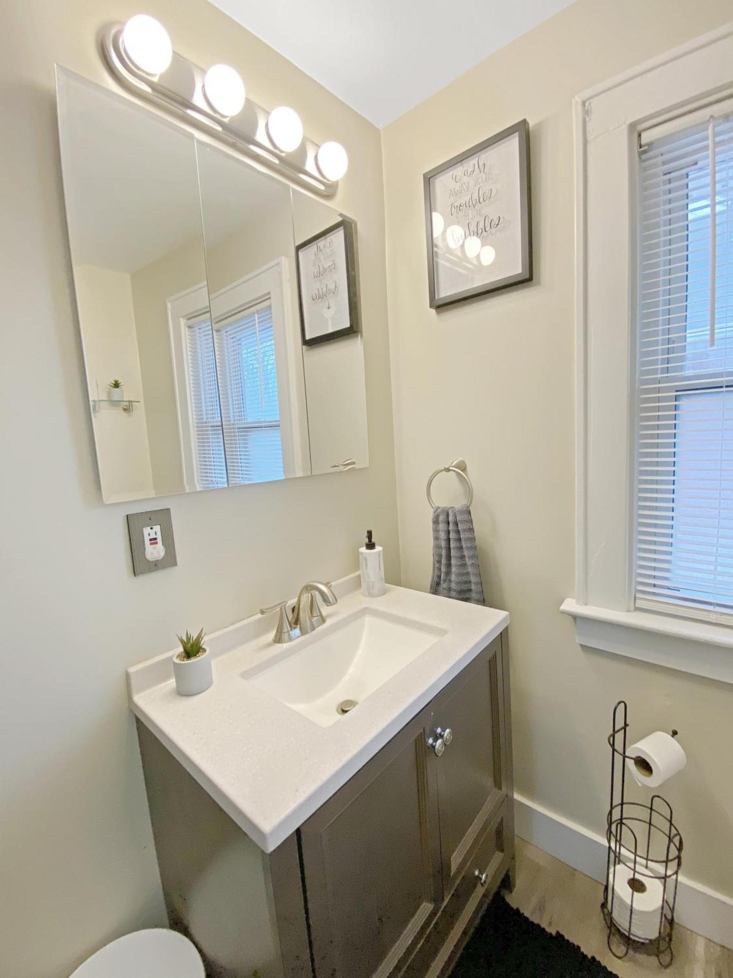 Lux 3Br, Steps From Airport, U Of R & Grocery Stores Rochester Buitenkant foto